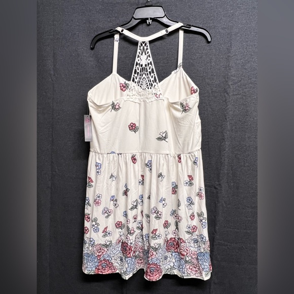 💥3/$15💥NWT - No Boundaries Juniors’ Empire Lace Back Dress - XL (15/16) - Picture 6 of 10